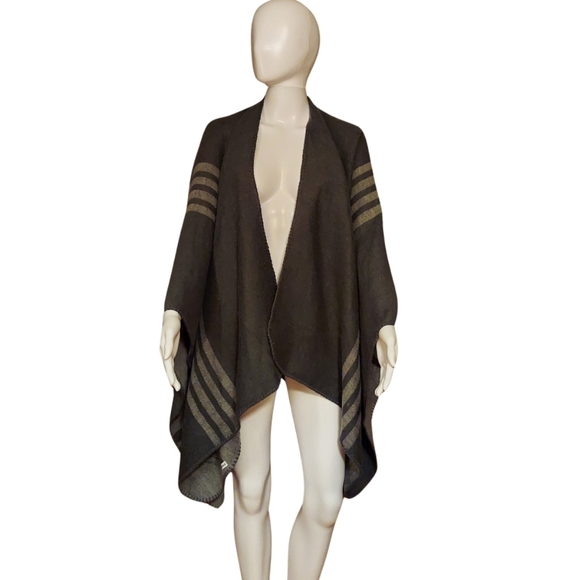 BB Dakota X Fab Fit Fun Reversible Striped Poncho/Wrap - Picture 2 of 16